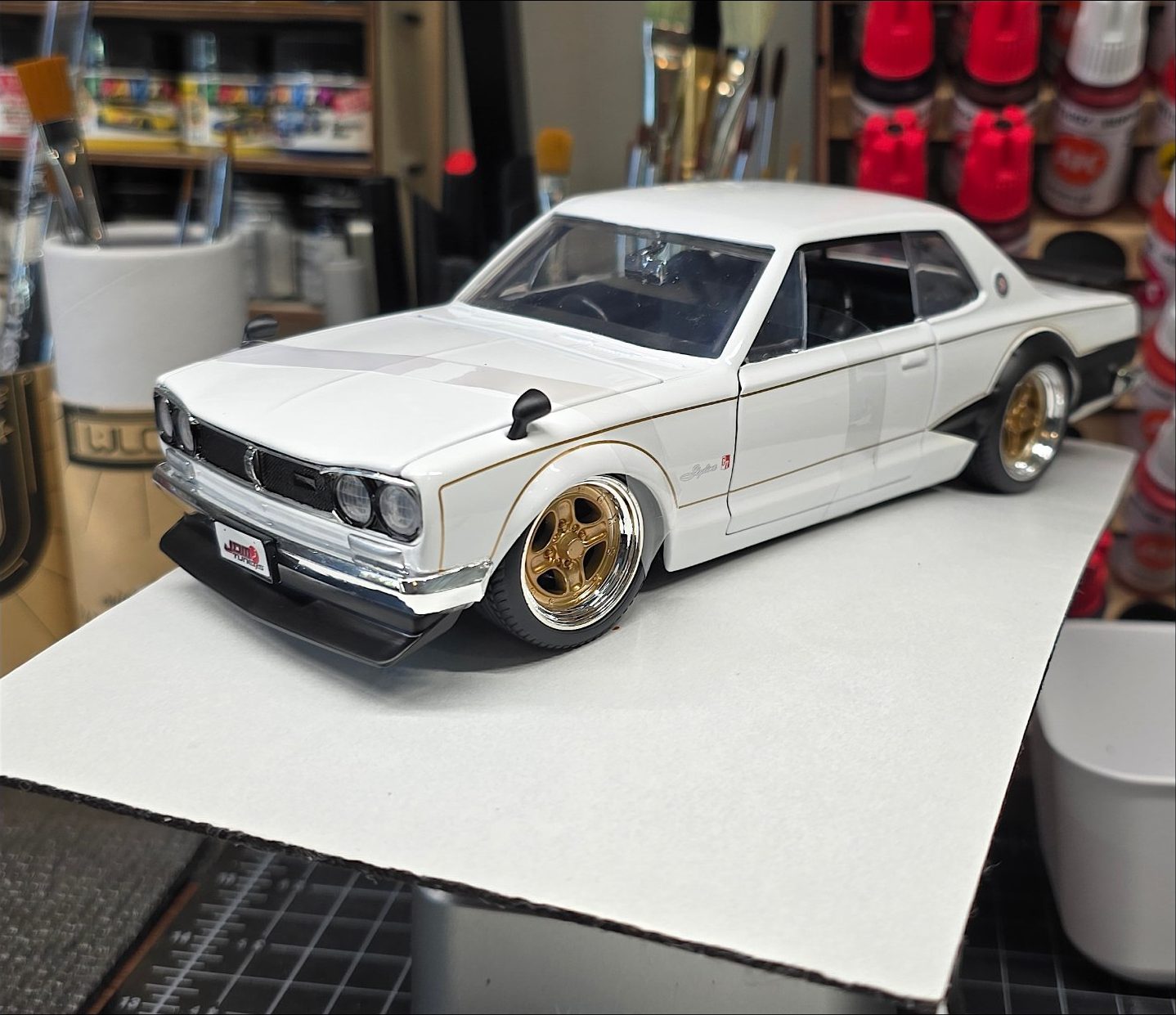 White classic Skyline scale model